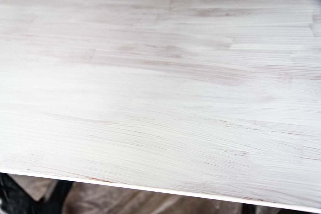 How to Paint a Kitchen Table Primed
