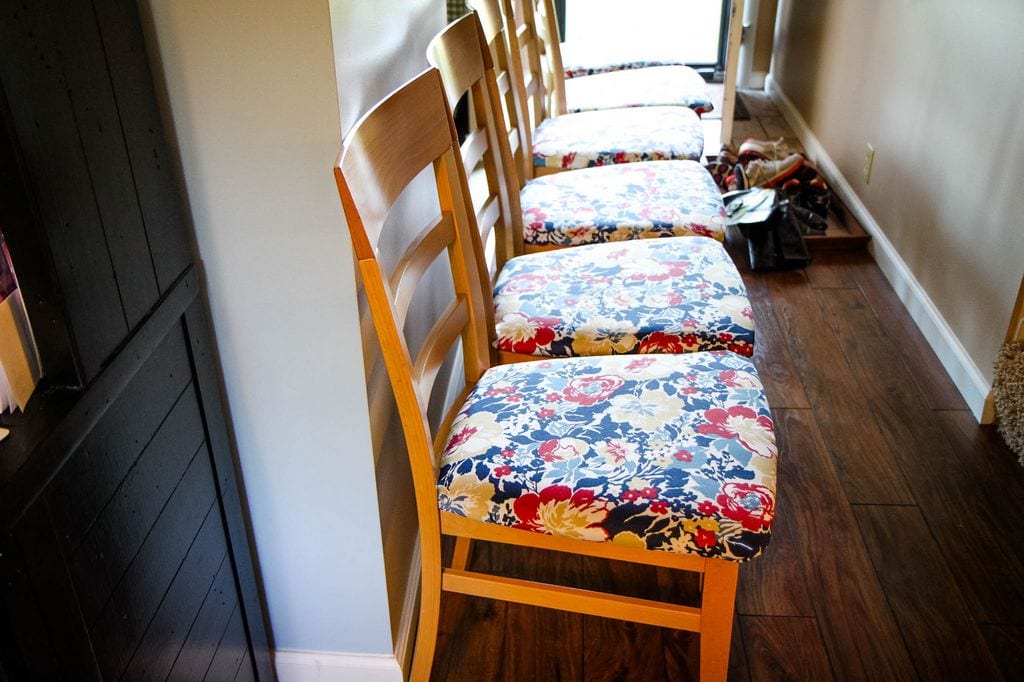 How to Paint a Kitchen Table Matching Chairs