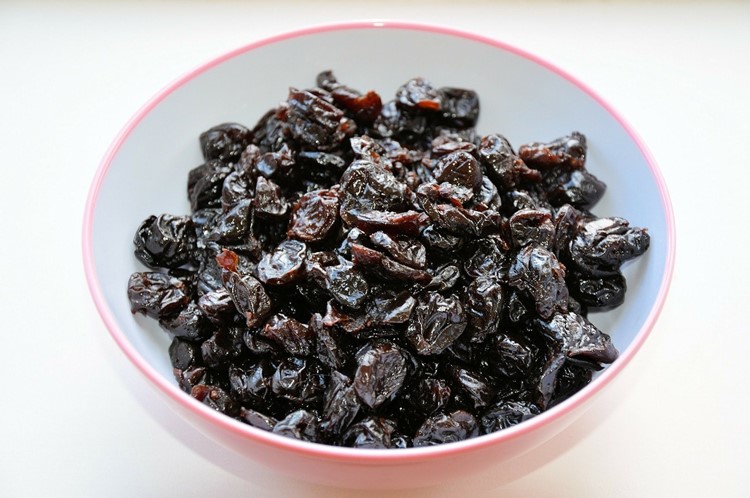 Pack dried fruit for travel