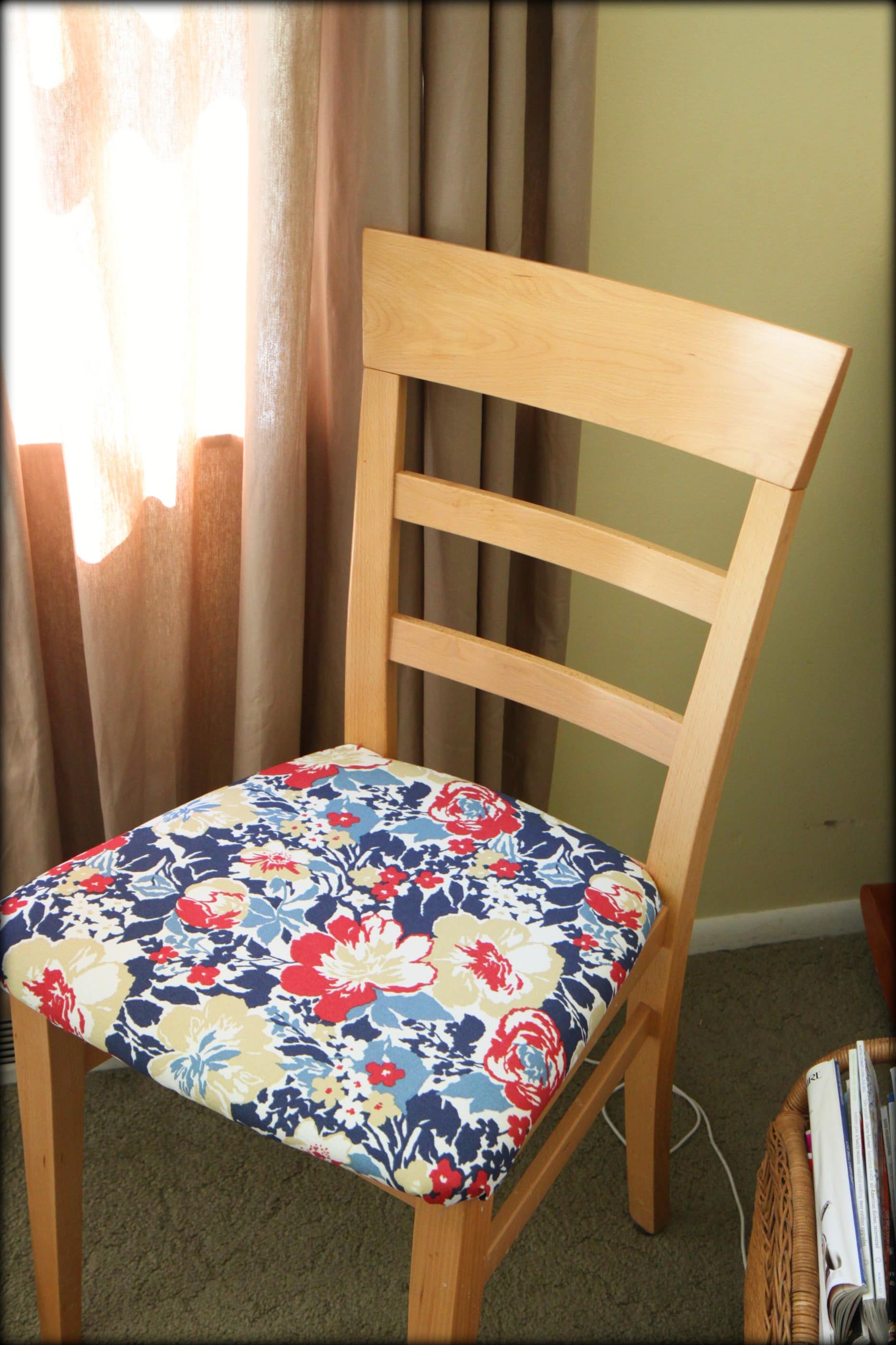 Обшить стулья тканью дома своими руками