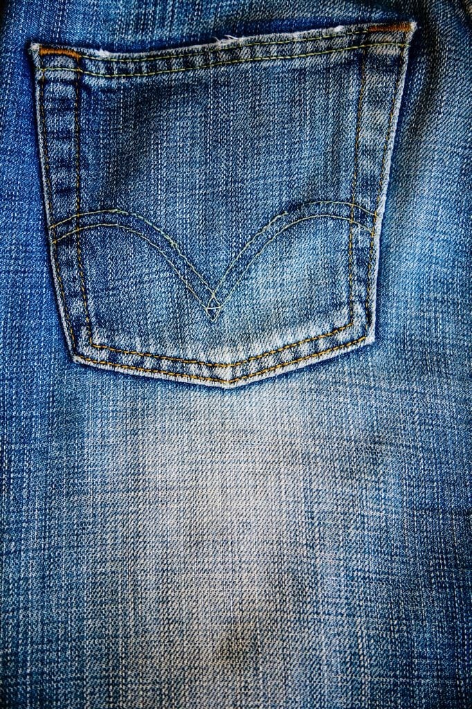 How to Dye a Faded Pair of Jeans  Old jeans, Preppy fall outfits, Faded  jeans
