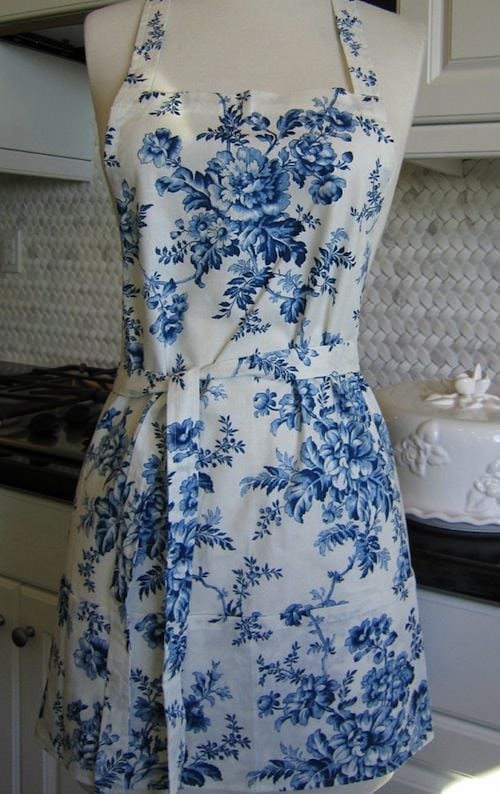 blue-floral-apron