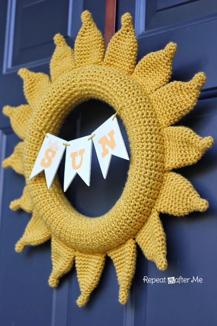 Crochet Sun Wreath via Repeat Crafter Me