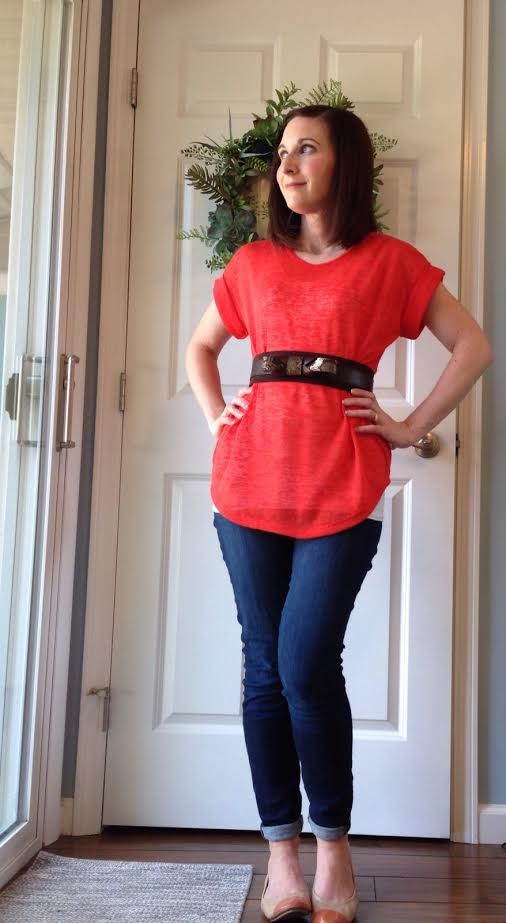 belted coral t-shirt + rolled jeans + nude flats