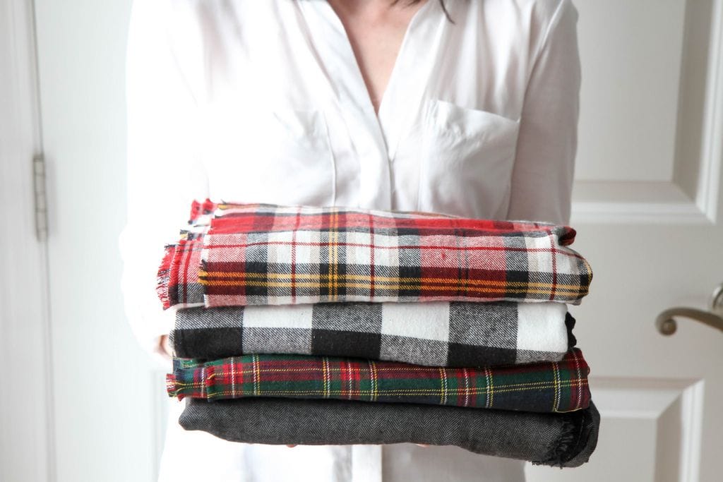 How to Make a DIY No-Sew Blanket Scarf  (Plus How to Wear a ...