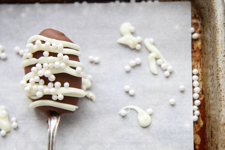 Make chocolate coffee covered spoons.