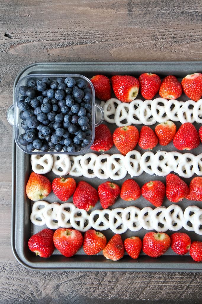 4th-of-july-flag-fruit-dessert-tray-3