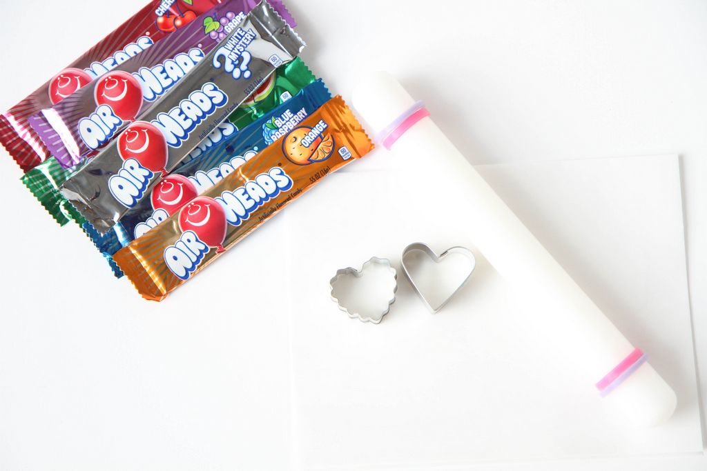 DIY Airheads Crown Cake Topper from MomAdvice.com