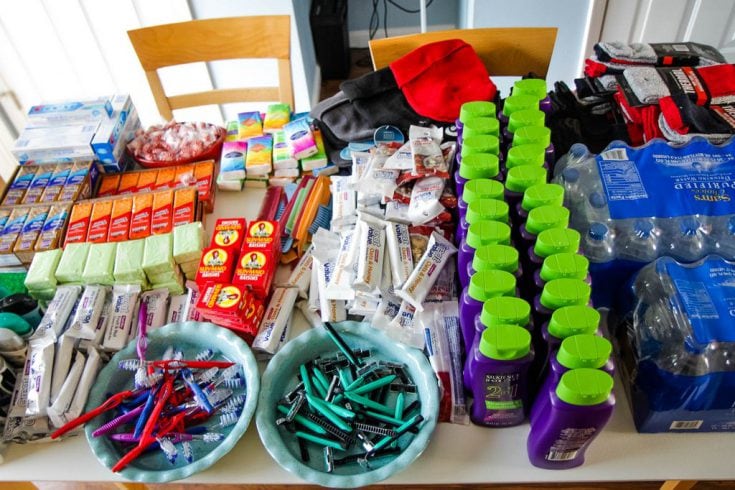 How to Make a Homeless Care Package (Free Printable Supplies List ...