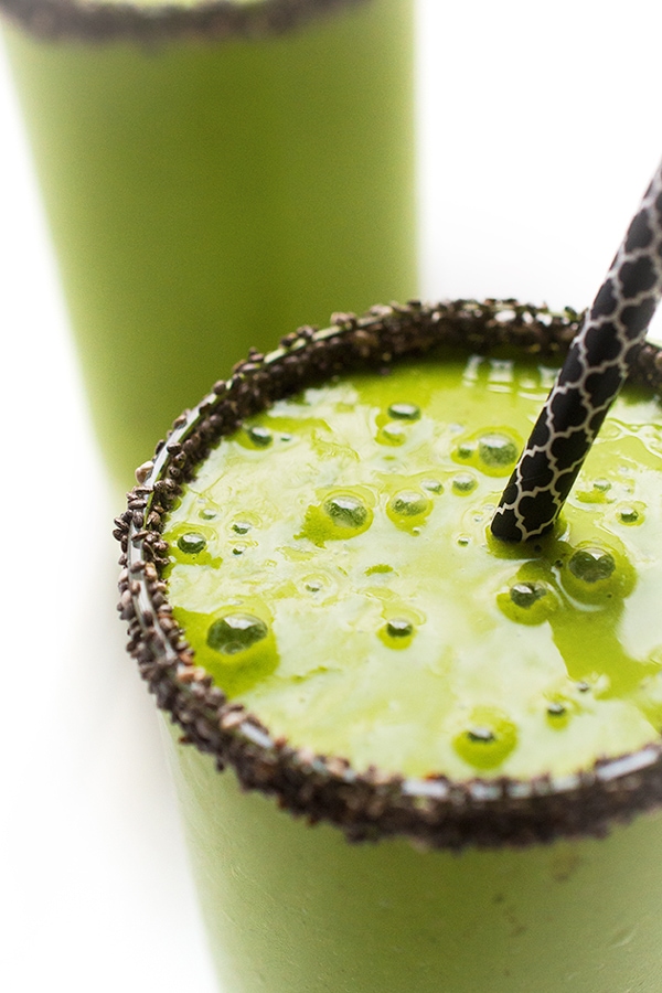 Make your breakfast healthy with this Mango Coconut Green Smoothie recipe!