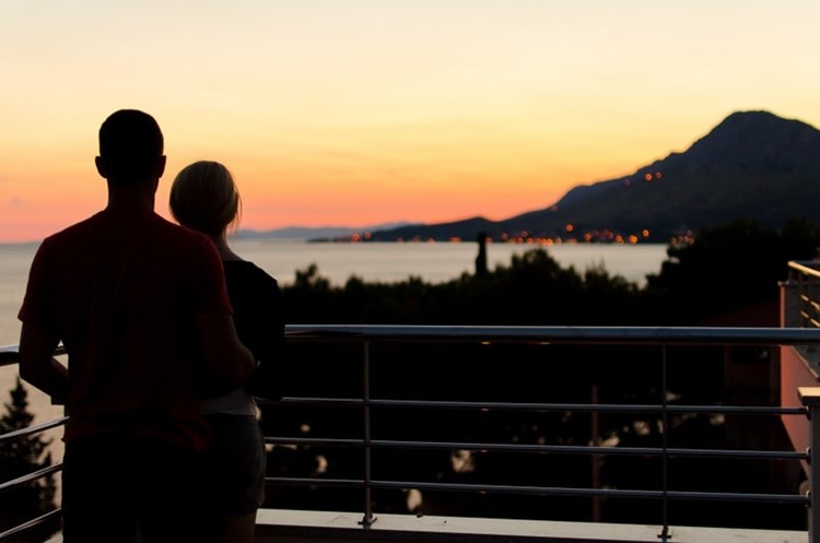 6 Ways to Date Your Husband in the Summer