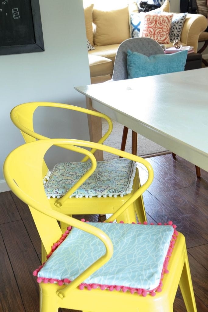 DIY No-Sew Reversible Chair Cushions from MomAdvice.com