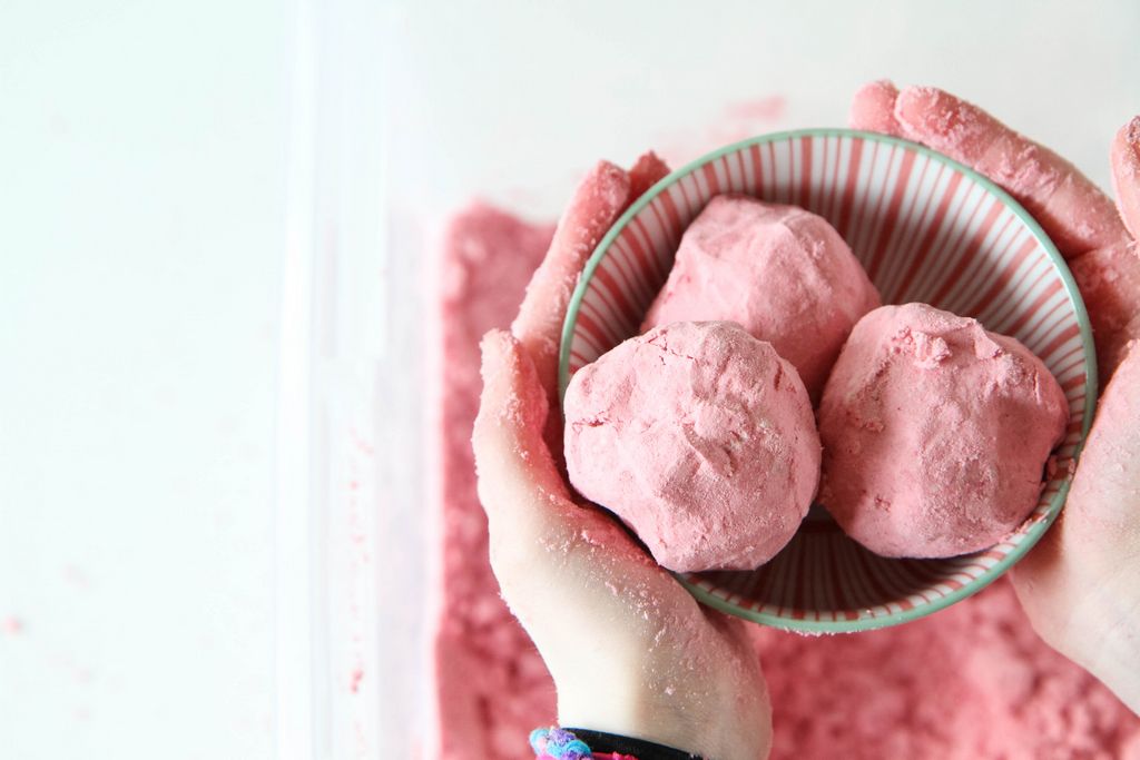 3-Ingredient Cloud Dough With WeeSchool (FREE- Limited Time!)