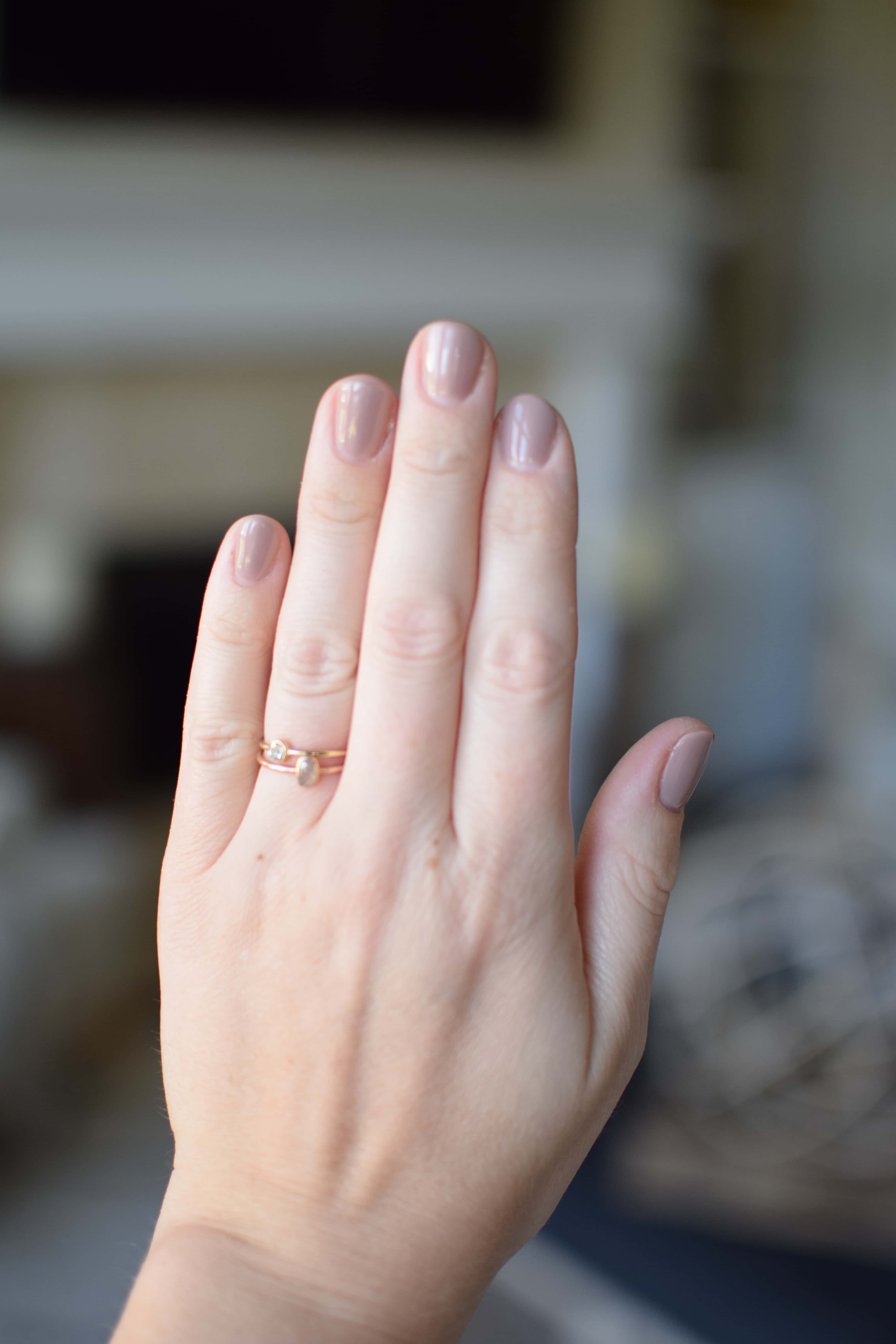 Пальцы женщин красивые. Красивые пальцы. Женская рука без маникюра. Красивые пальцы рук. Женские пальцы рук.