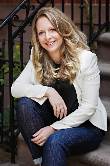 Daria Lavelle (Author Photo)