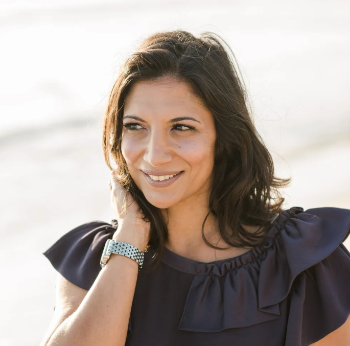 Paria Hassouri (Author Photo)