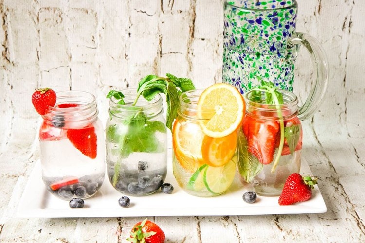 Fruit Infused Water: 98 Delicious Recipes for Your Fruit Infuser