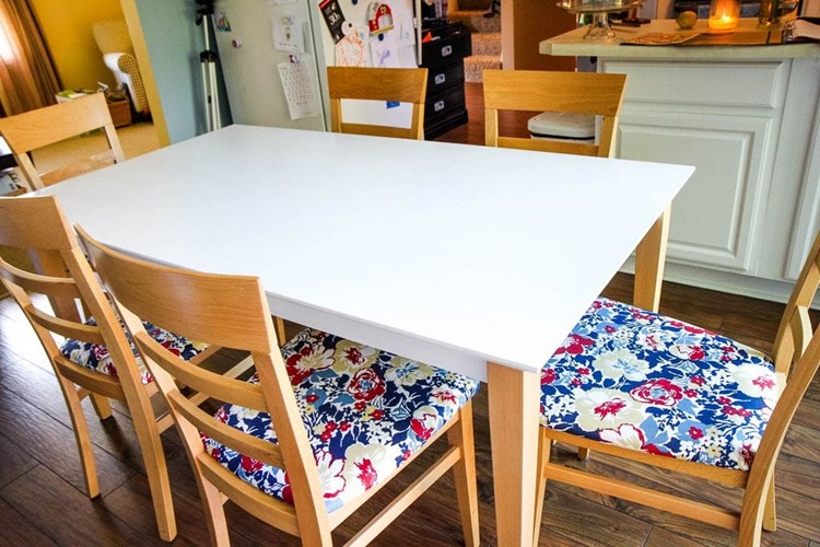 Passiv Reorganisere kabel How to Paint a Kitchen Table: Our Kitchen Table Makeover - MomAdvice
