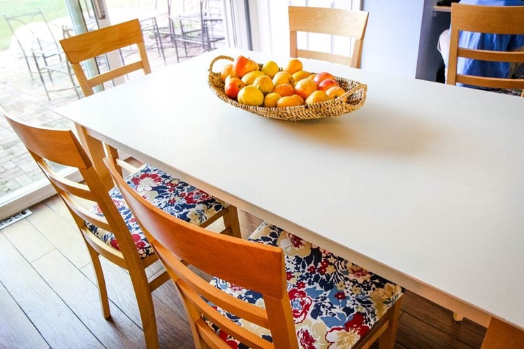 How to Paint a Kitchen Table